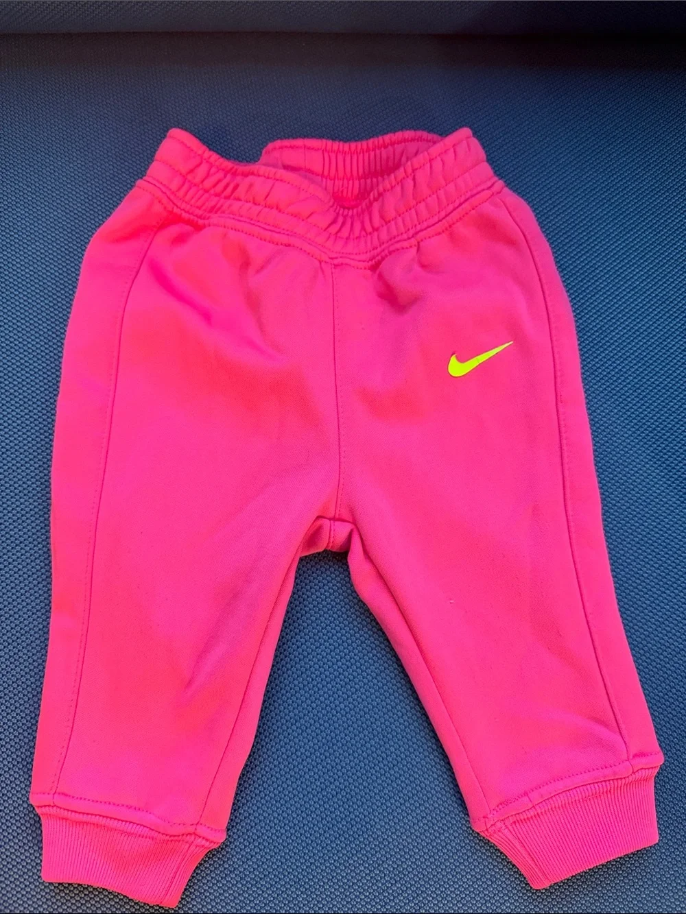 Nike Therma-Fit Hot Pink Hoodie and Joggers Set w/ Neon Accents-3-6 months - Picture 9 of 12
